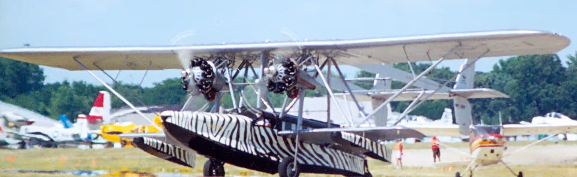 Unidentified — Twin-engine aircraft