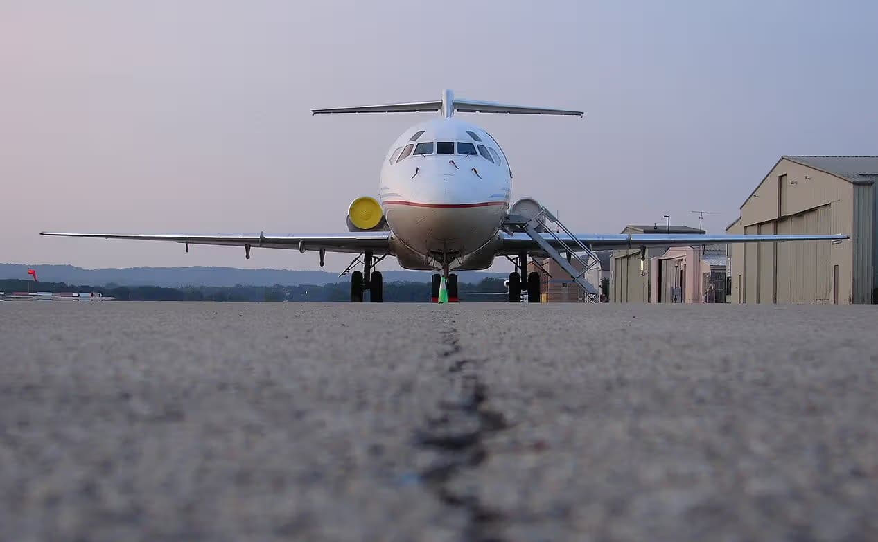 N229DE — Twin-engine aircraft