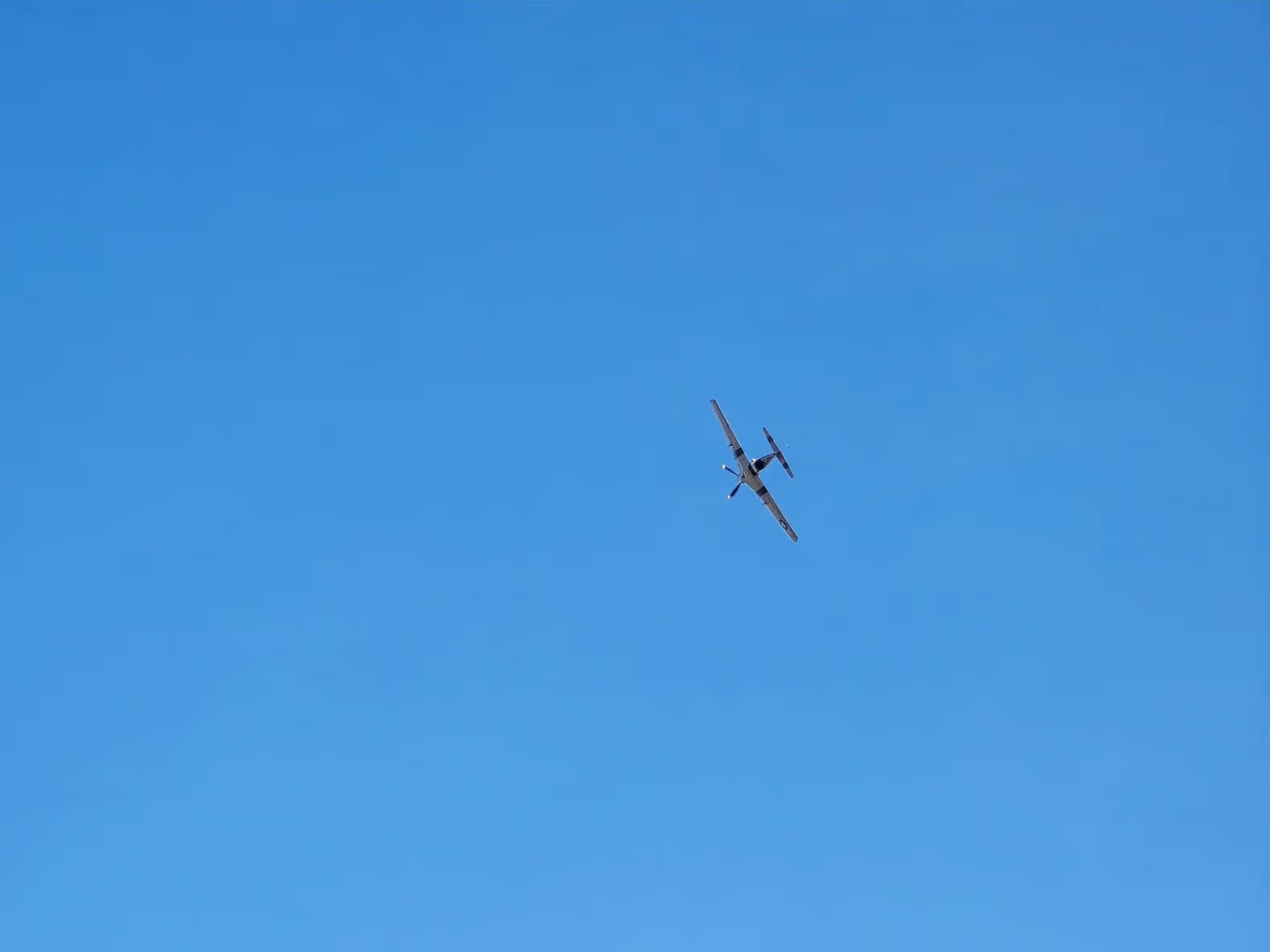 Unidentified — Single-engine aircraft