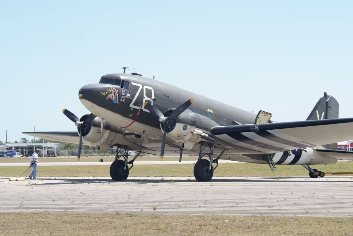 N3239T — Douglas