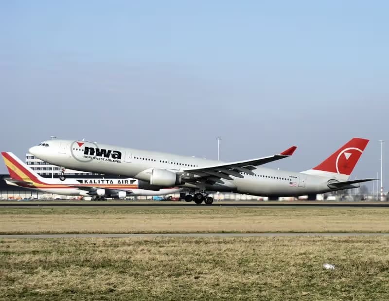 N808NW — Twin-engine aircraft