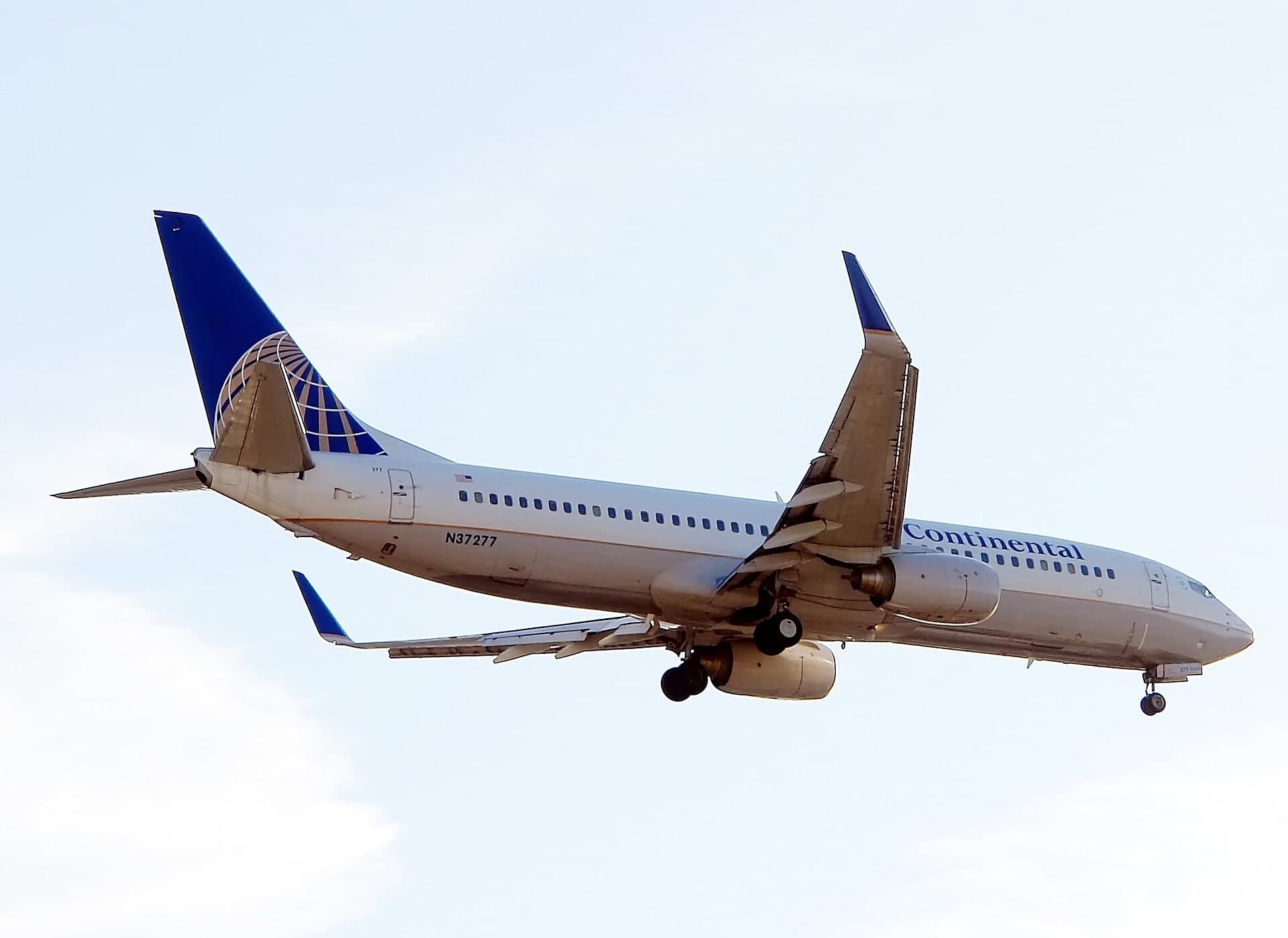 N37277 — Twin-engine aircraft