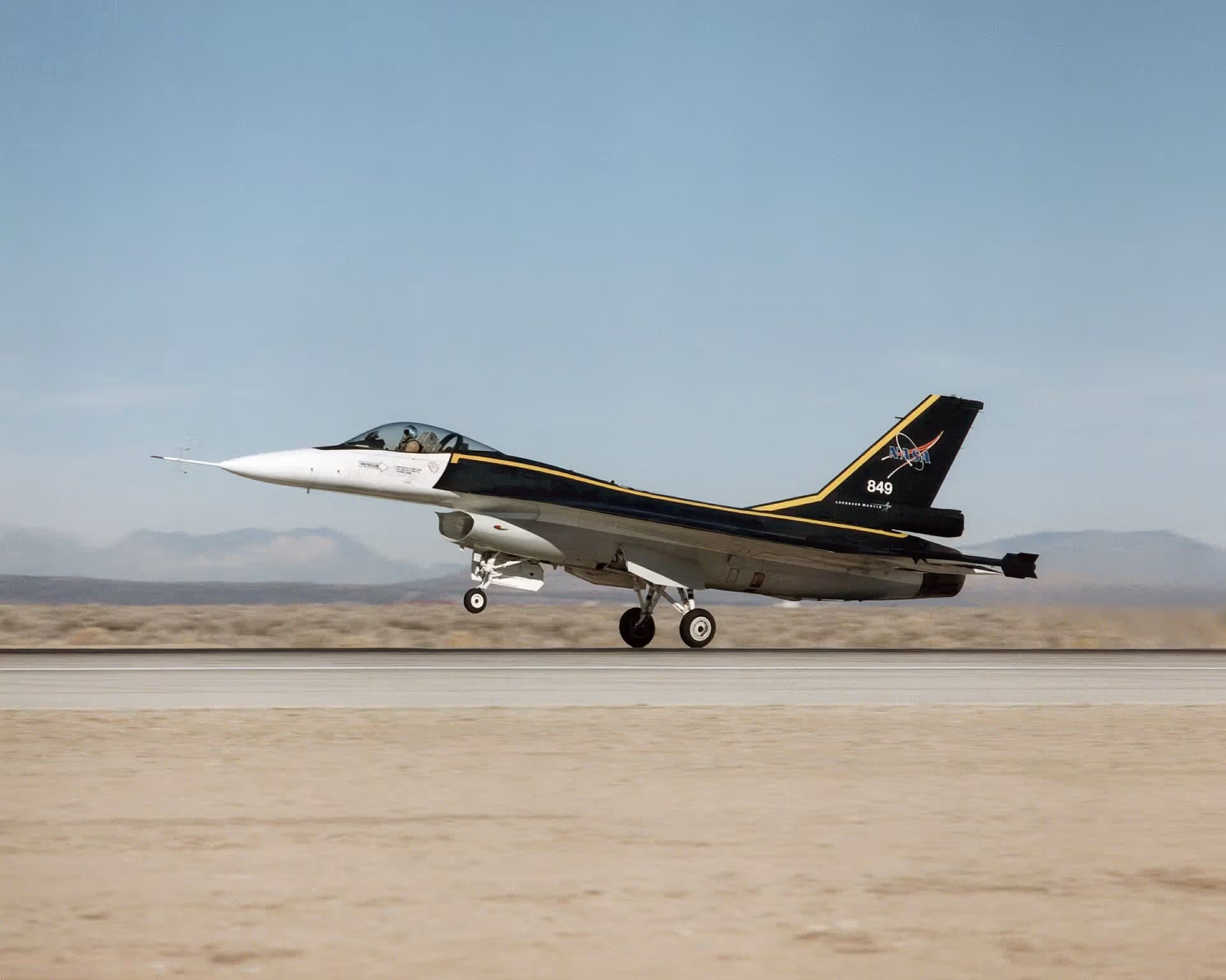 Unidentified — Single-engine aircraft