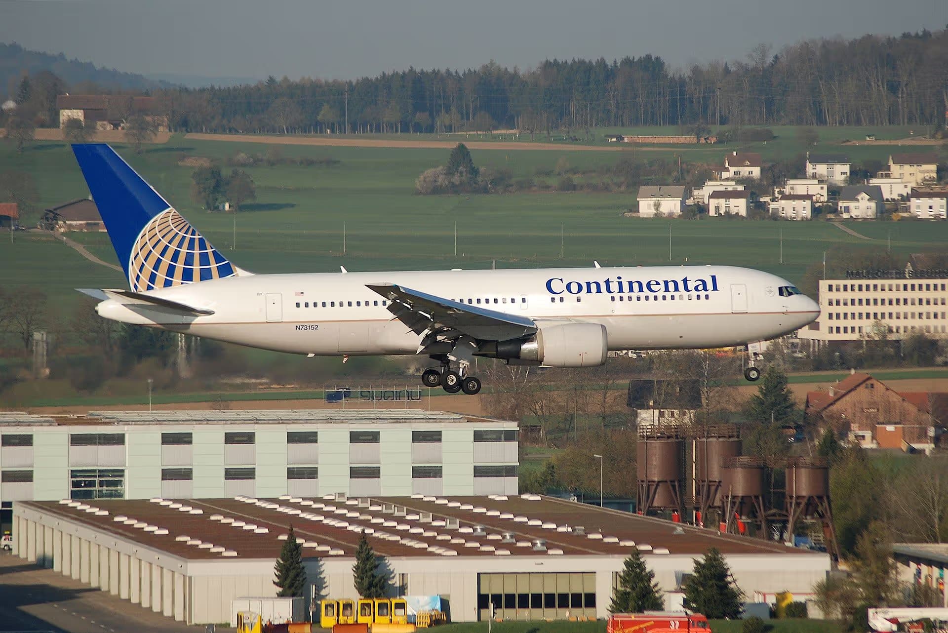 N73152 — Twin-engine aircraft
