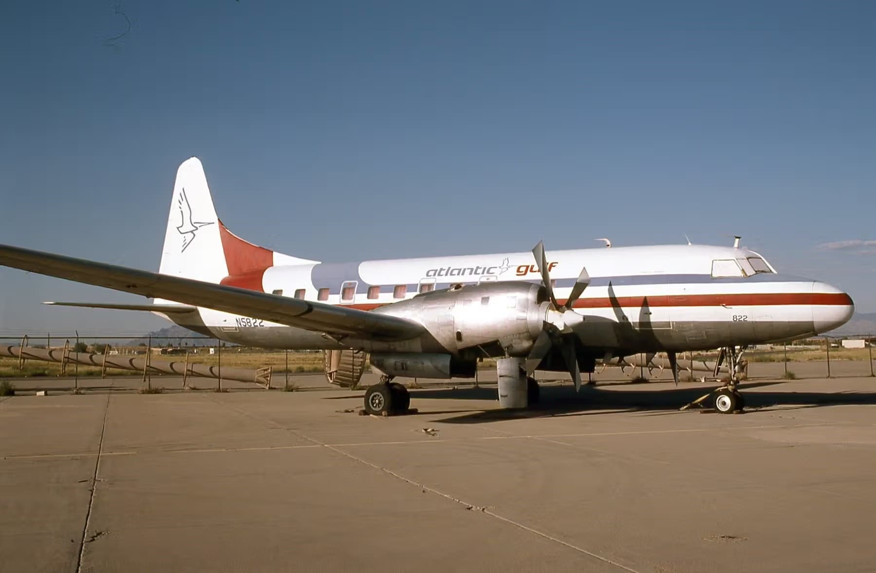 N5822 — Twin-engine aircraft