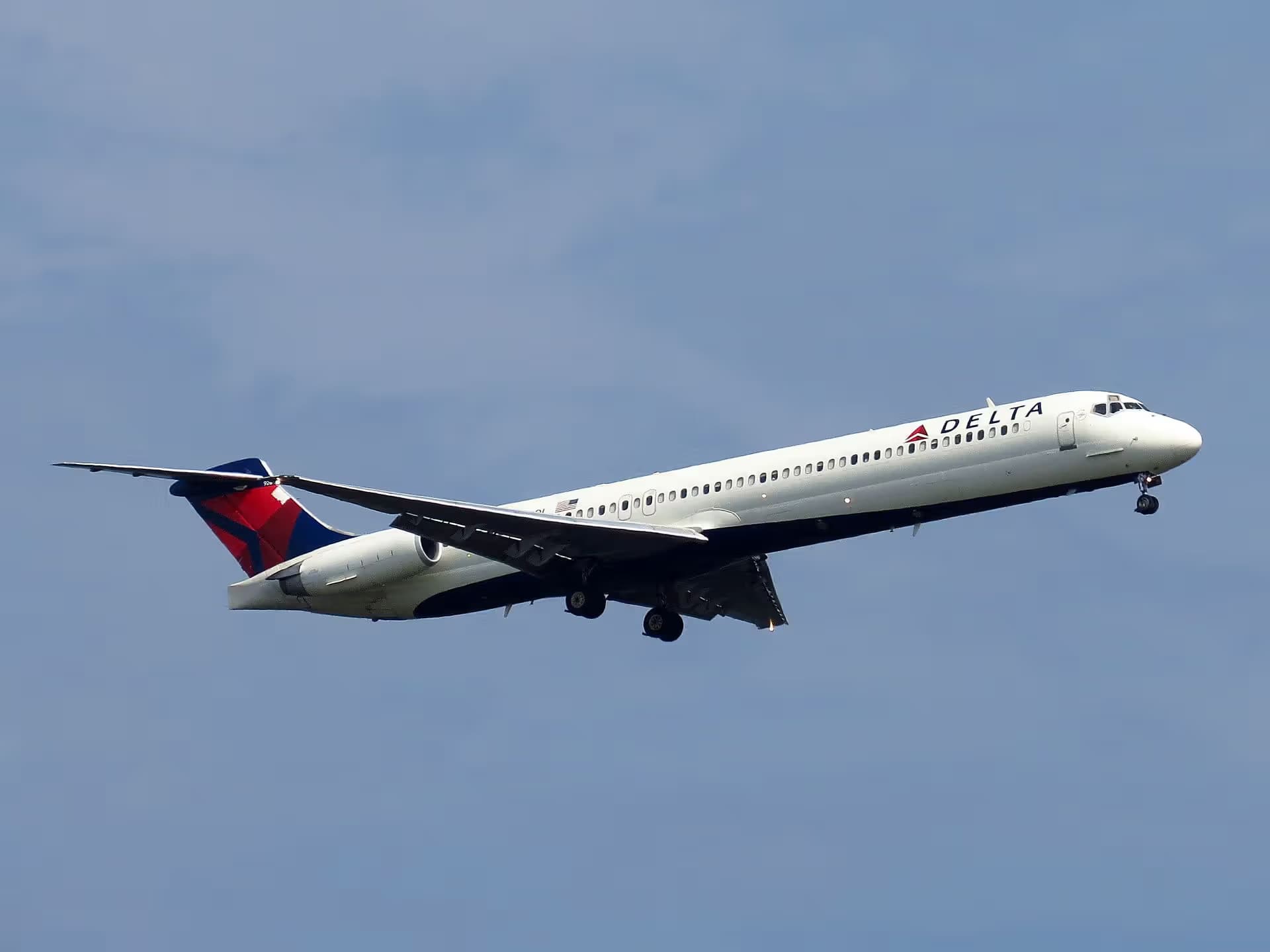 N926DL — Twin-engine aircraft