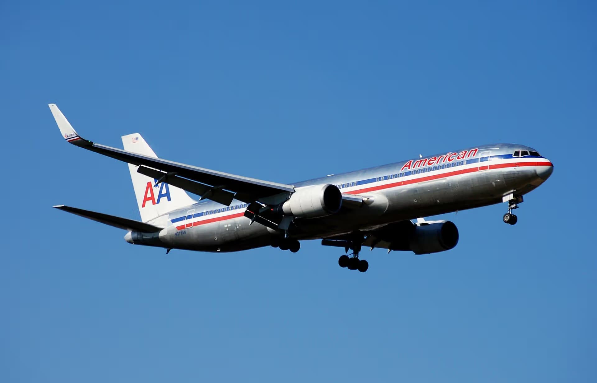 N377AN — Twin-engine aircraft