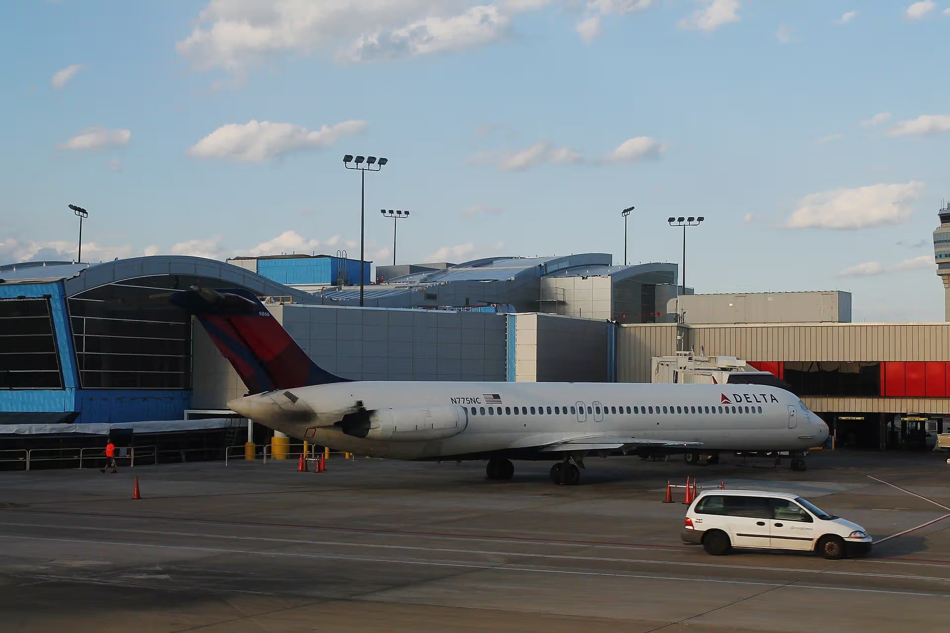 N775NC — Twin-engine aircraft