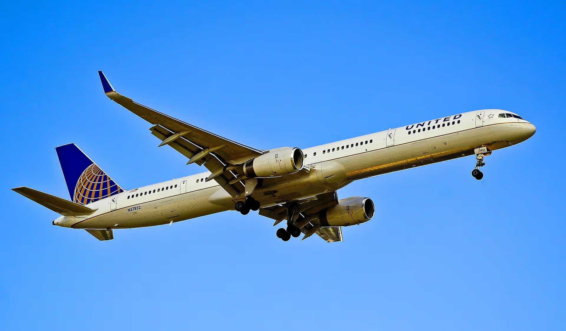 N57852 — Twin-engine aircraft