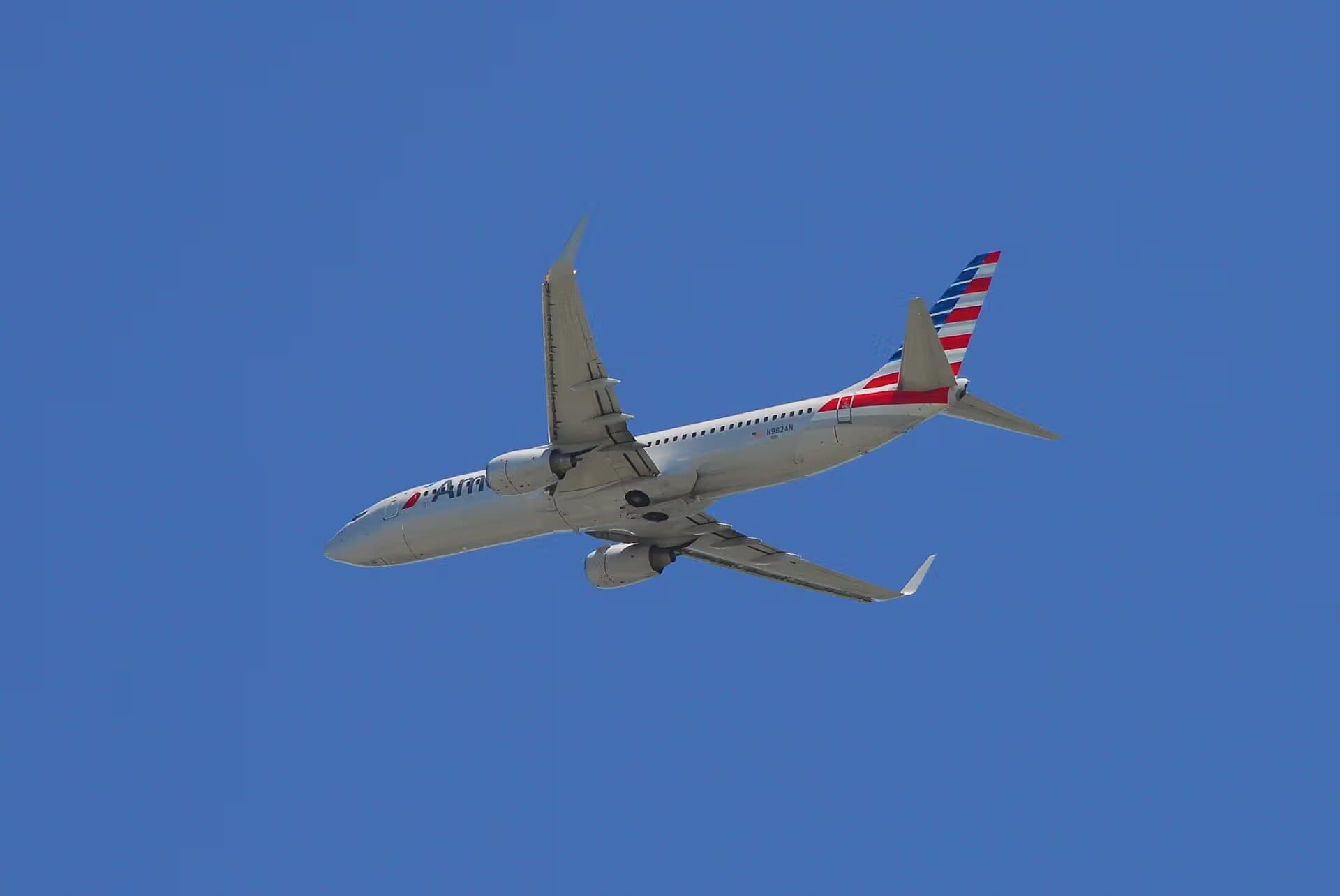 N982AN — Twin-engine aircraft