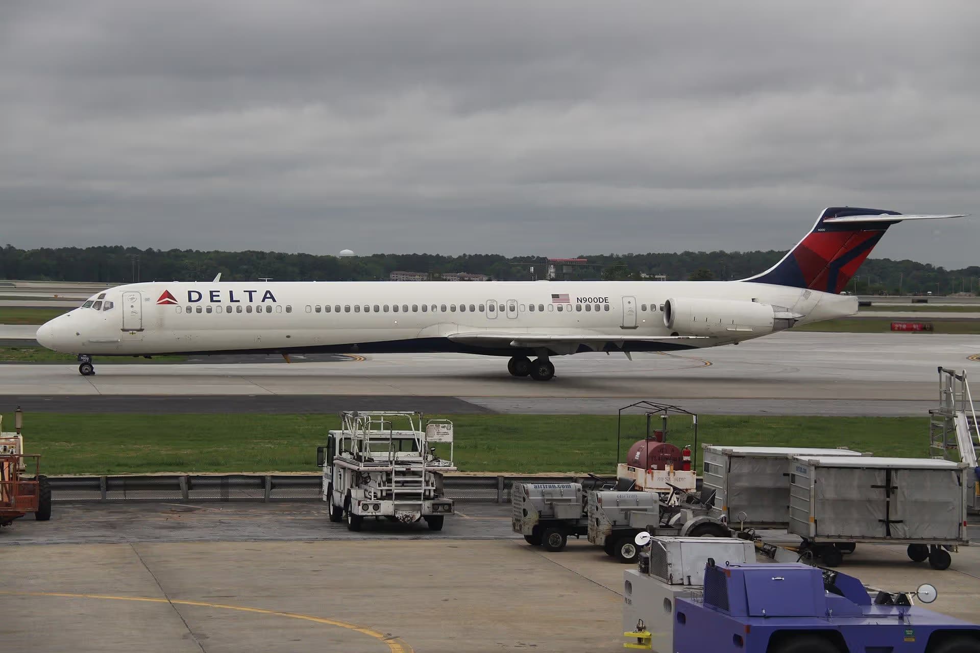 N900DE — Aircraft