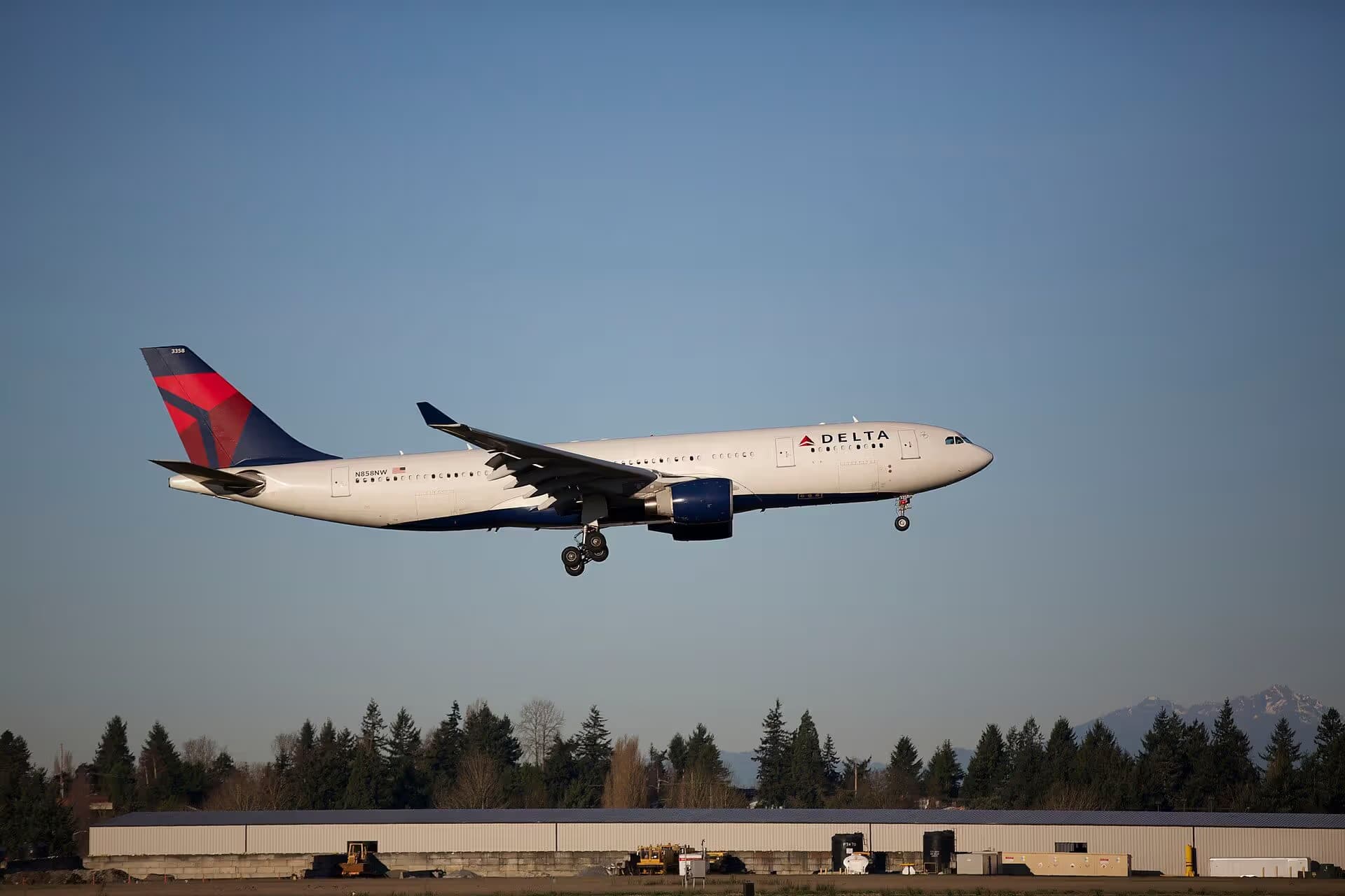 N858NW — Twin-engine aircraft