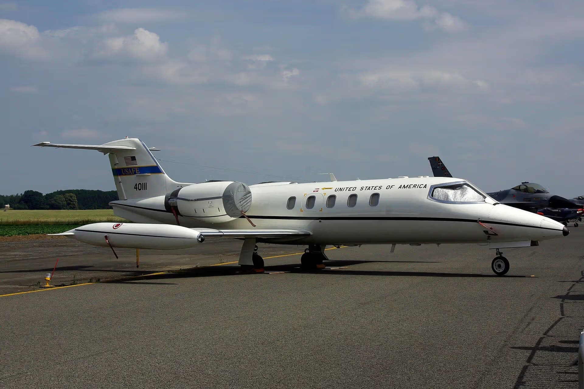 Unidentified — Business jet