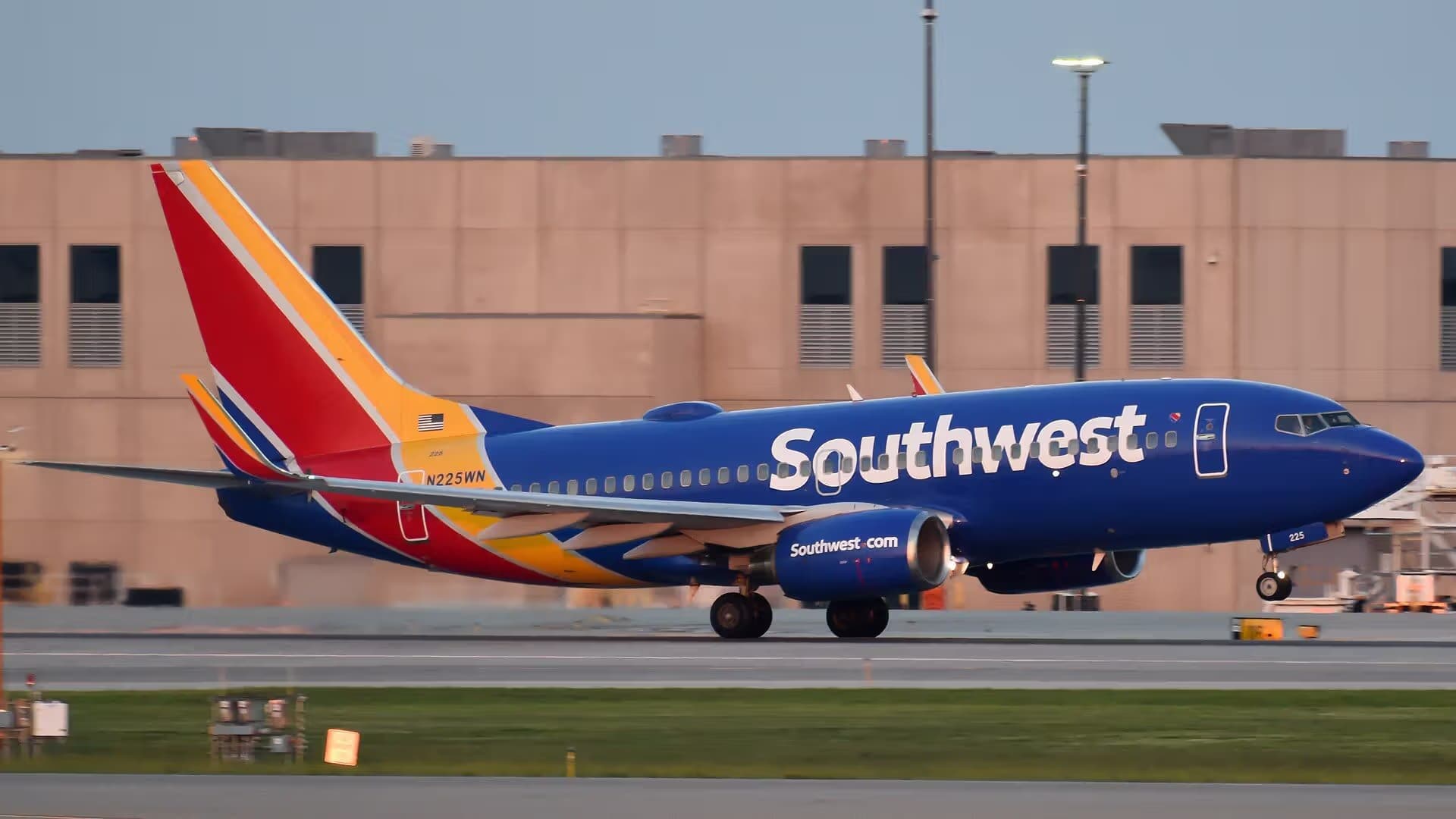 N225WN — Boeing