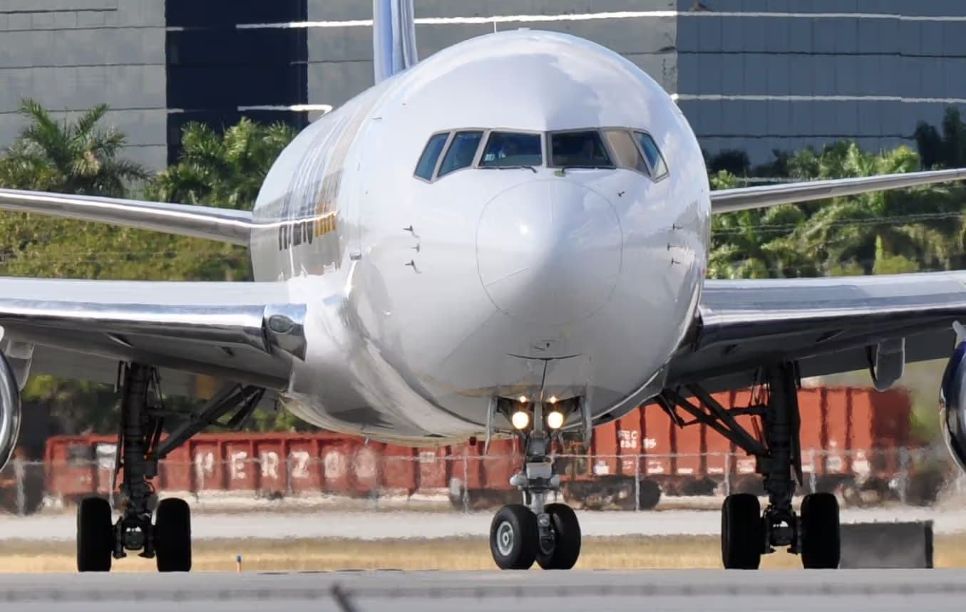 N641GT — Twin-engine aircraft