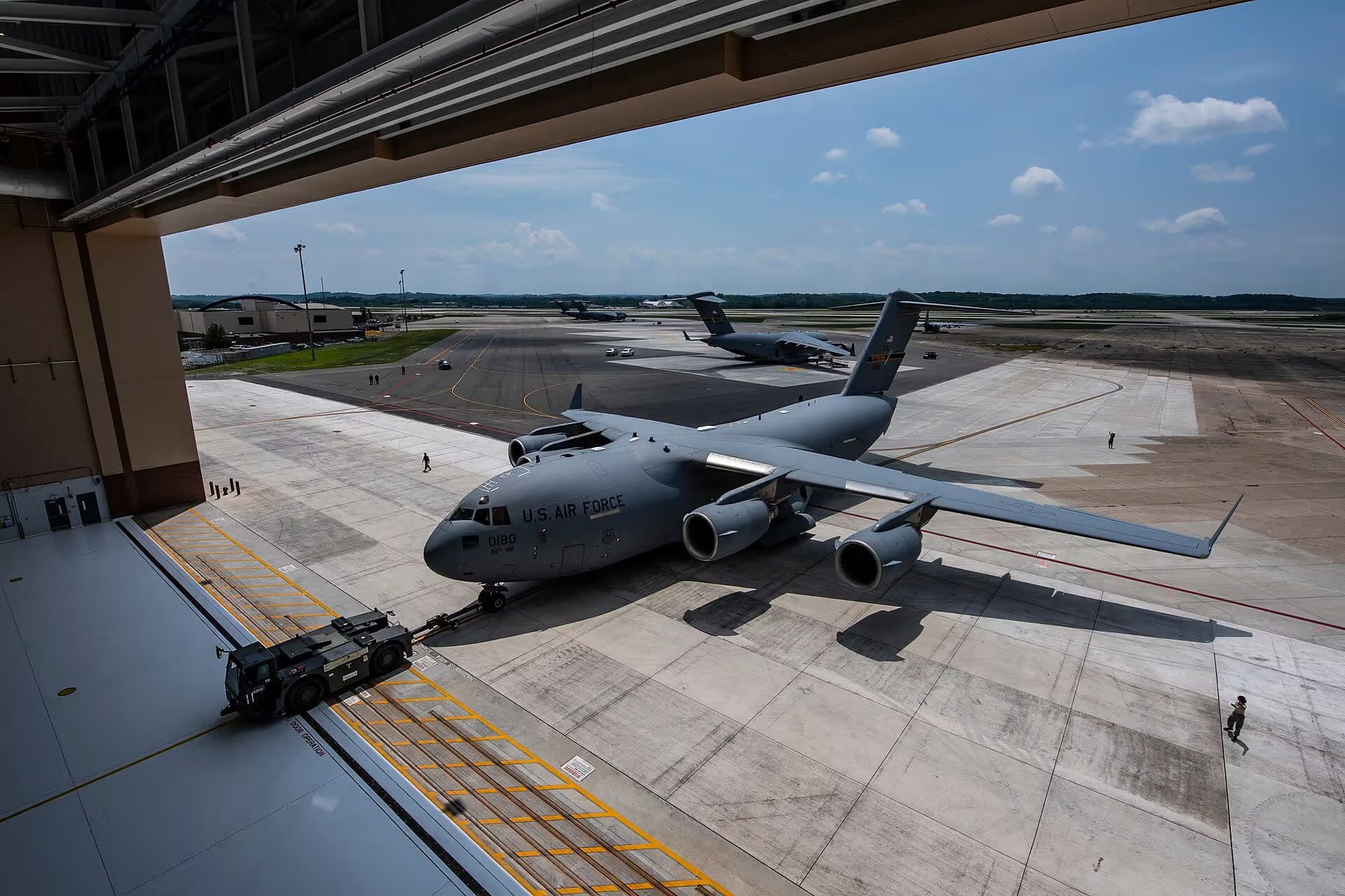 Unidentified — Aircraft at Pittsburgh International Airport