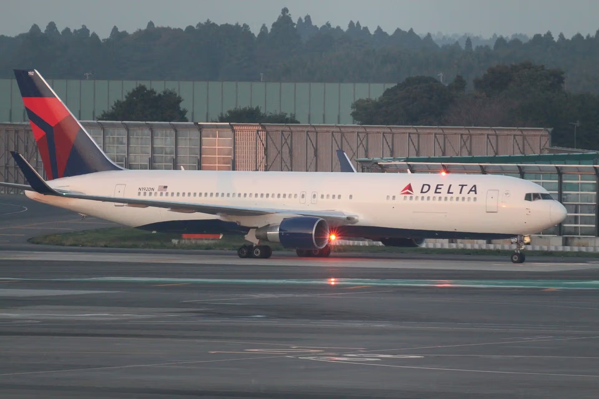 N192DN — Twin-engine aircraft
