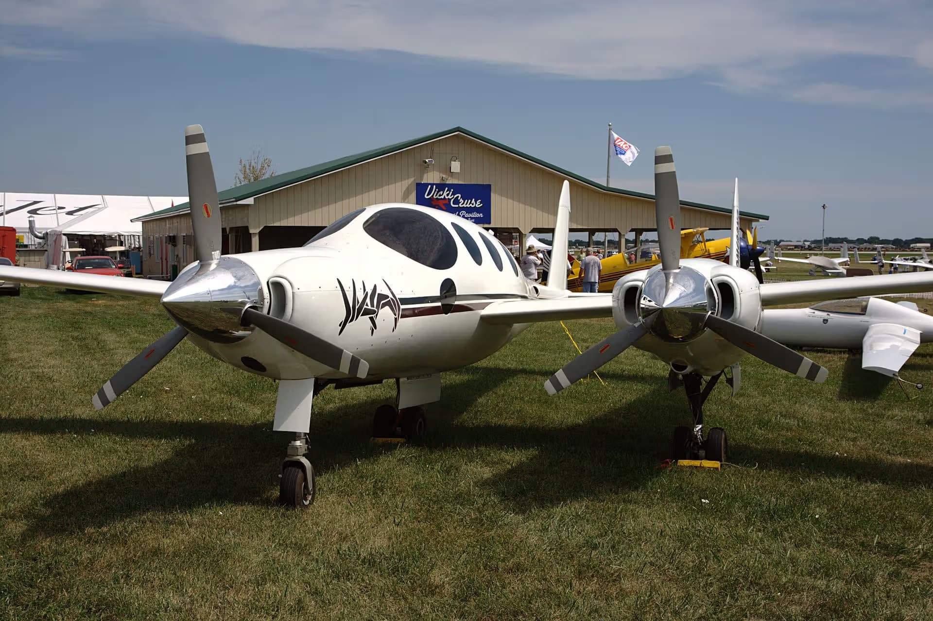 N24BT — Twin-engine aircraft