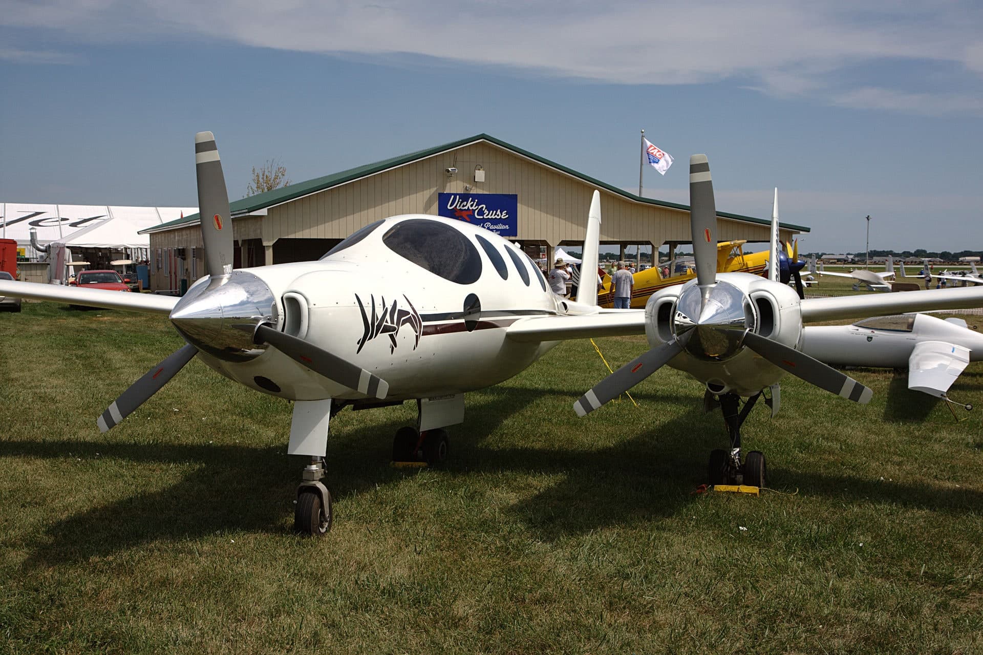 N24BT — Twin-engine aircraft