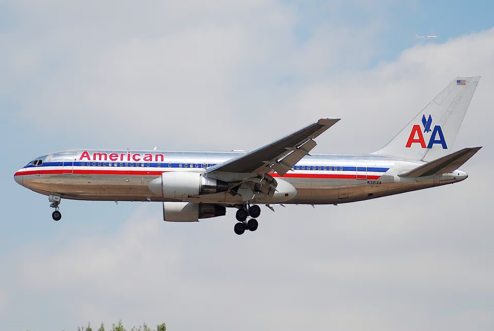 N321AA — Twin-engine aircraft