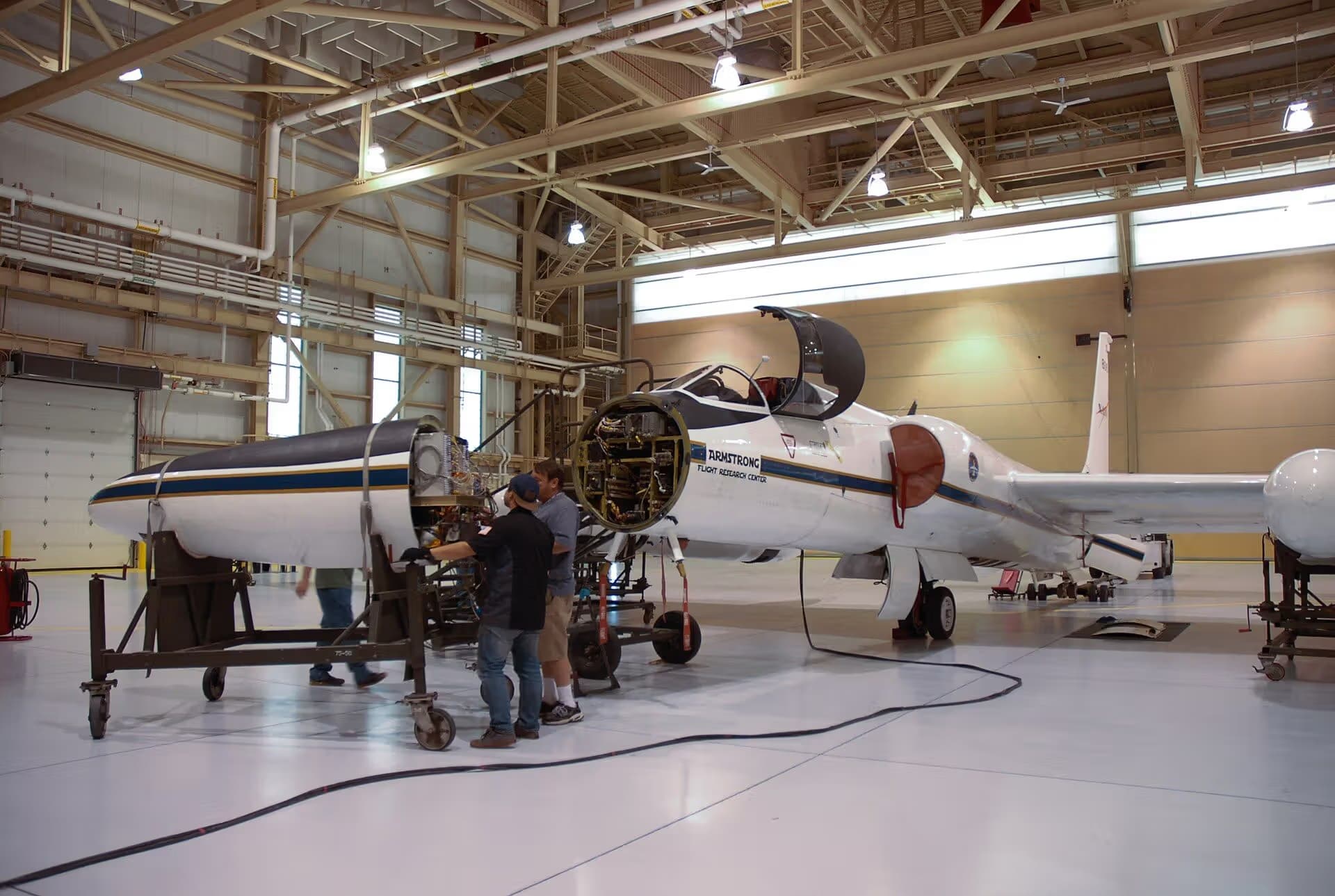 N806NA — Twin-engine aircraft