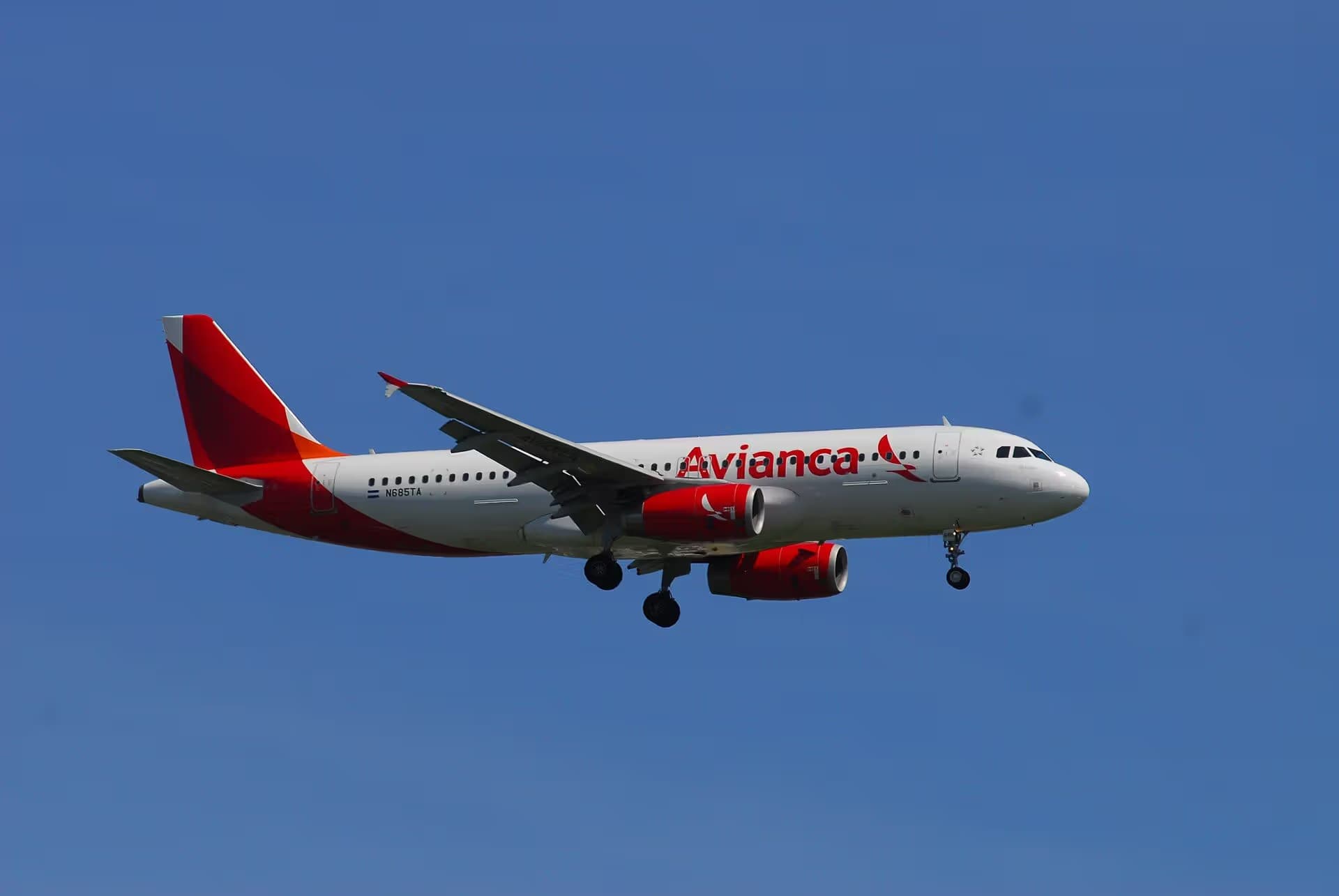N685TA — Twin-engine aircraft