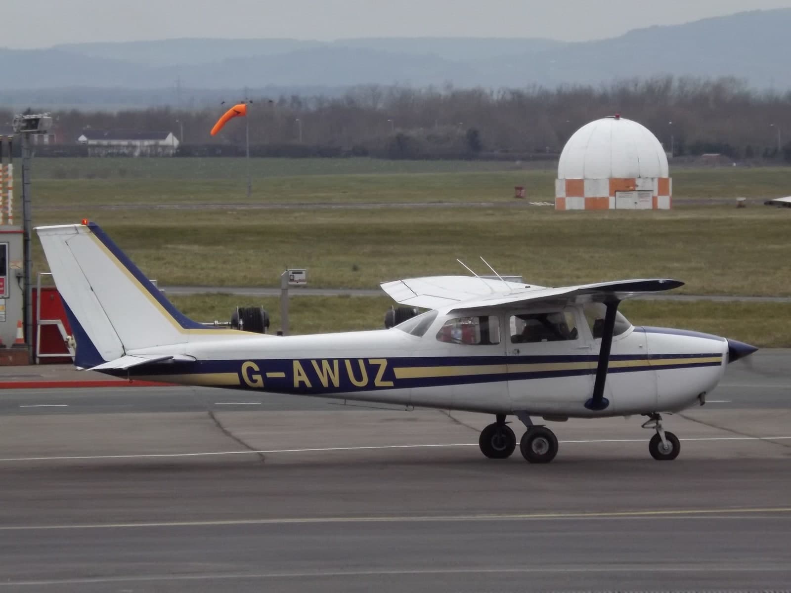G-AWUZ — Cessna