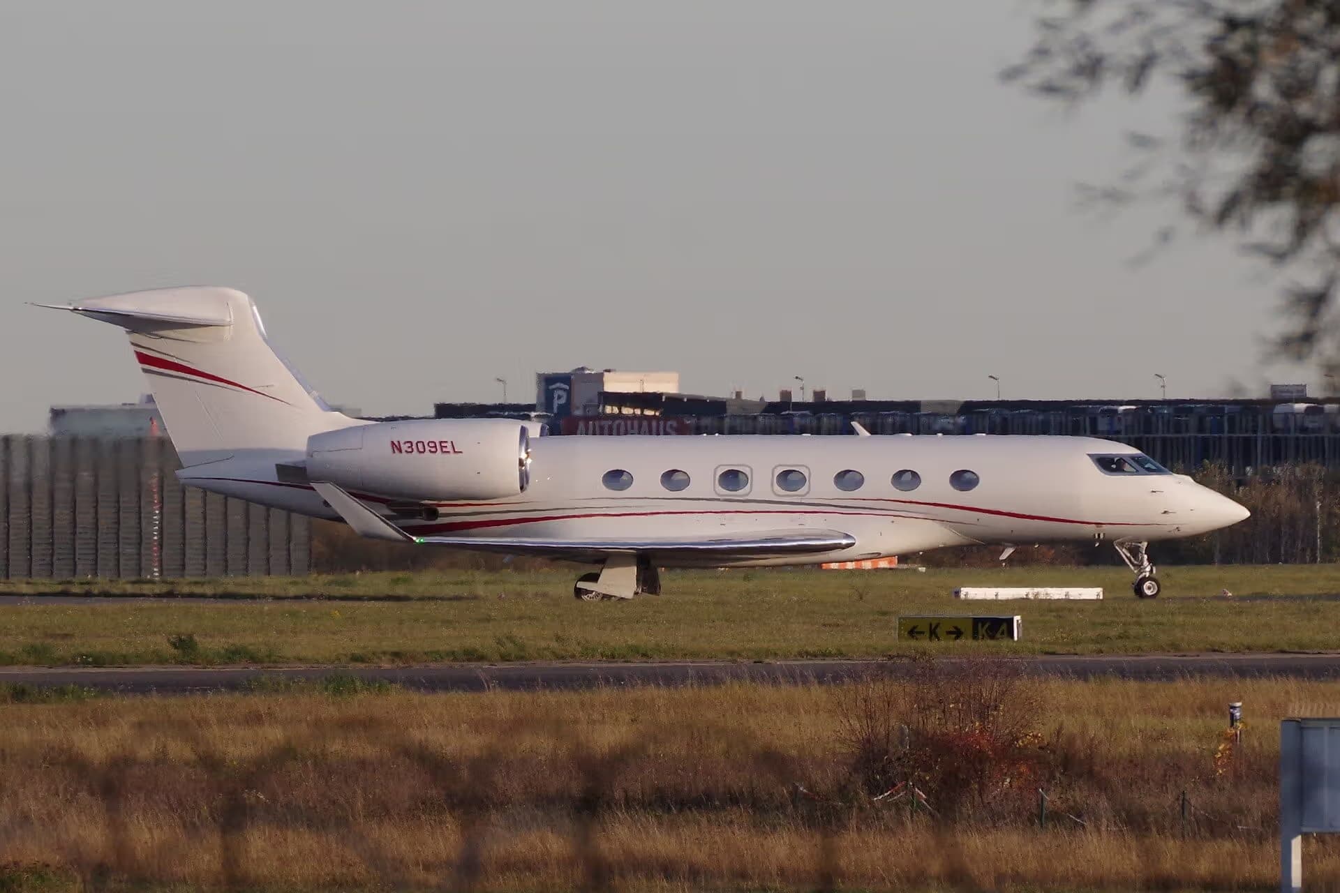 N309EL — Business jet