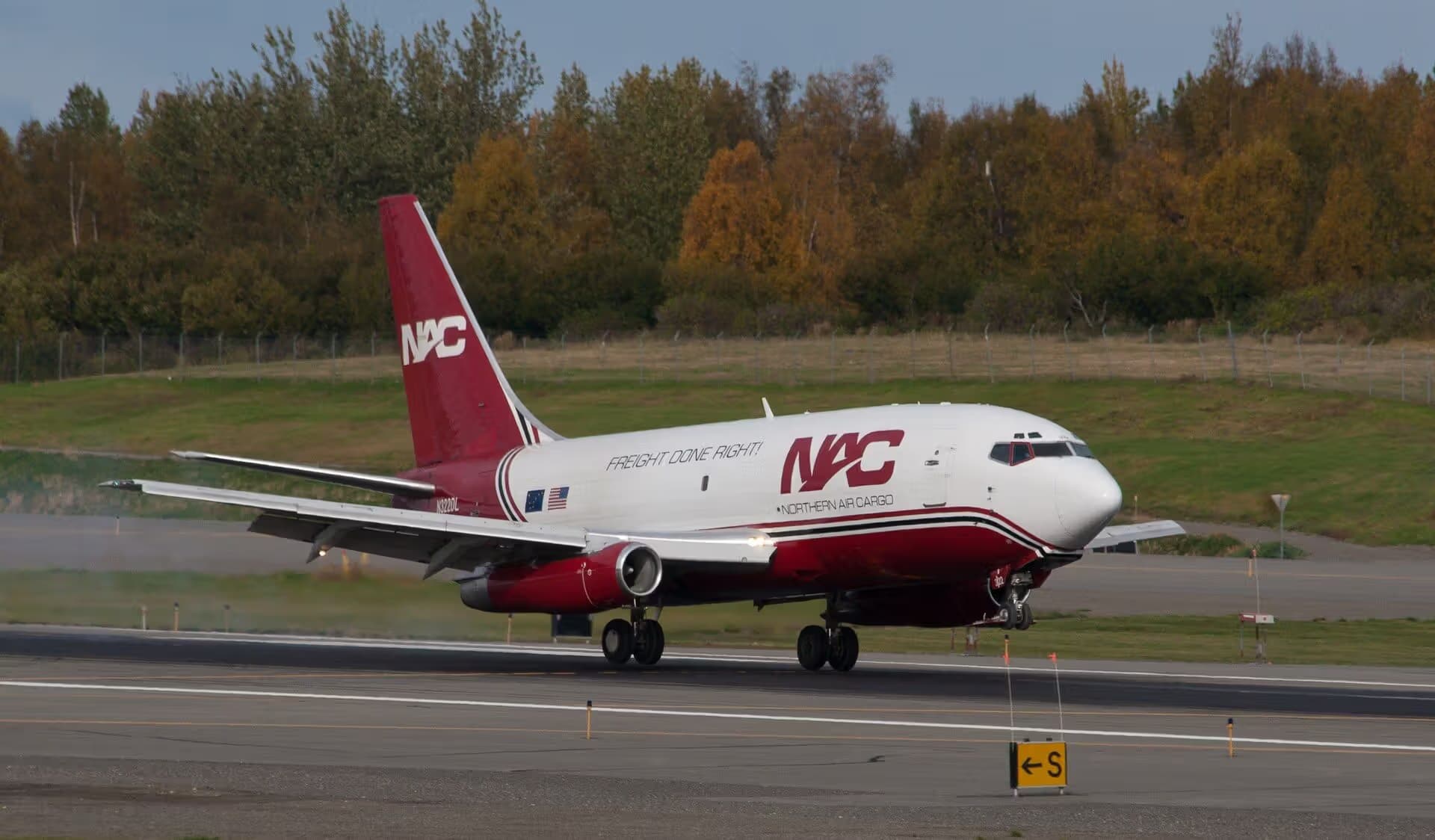 N322DL — Twin-engine aircraft