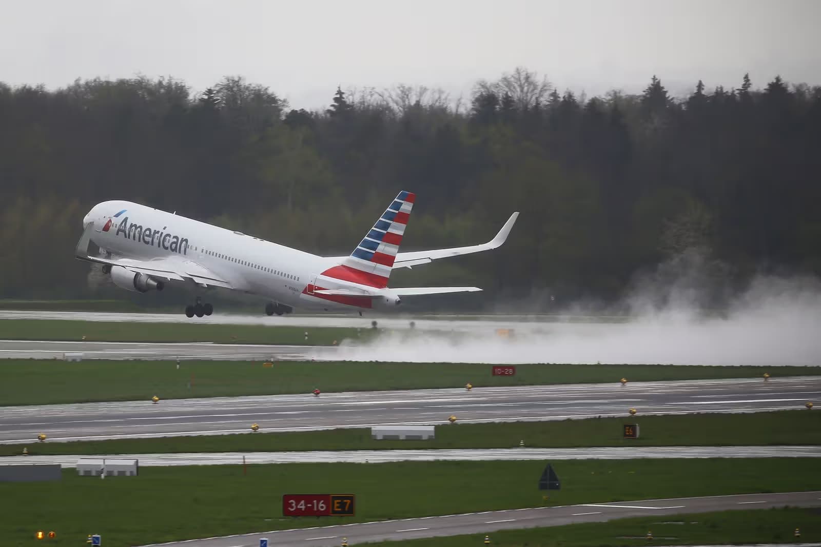 N388AA — Twin-engine aircraft