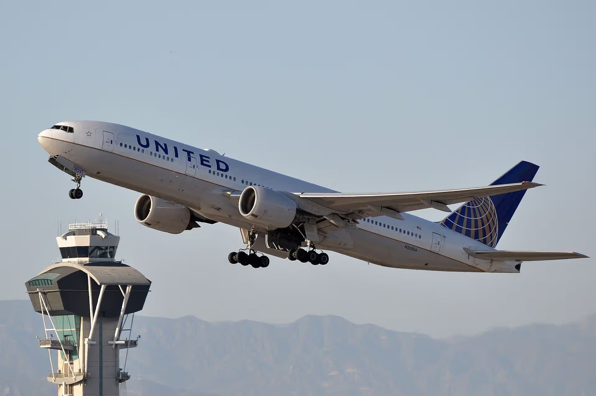 N225UA — Boeing