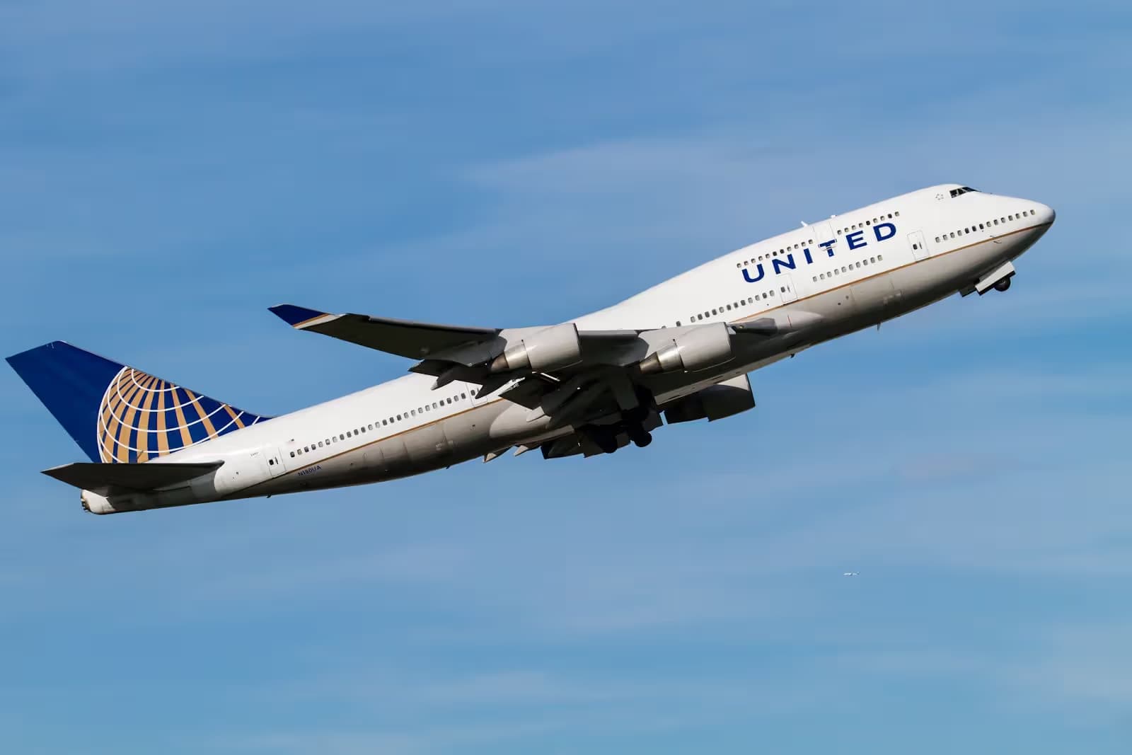 N180UA — Boeing
