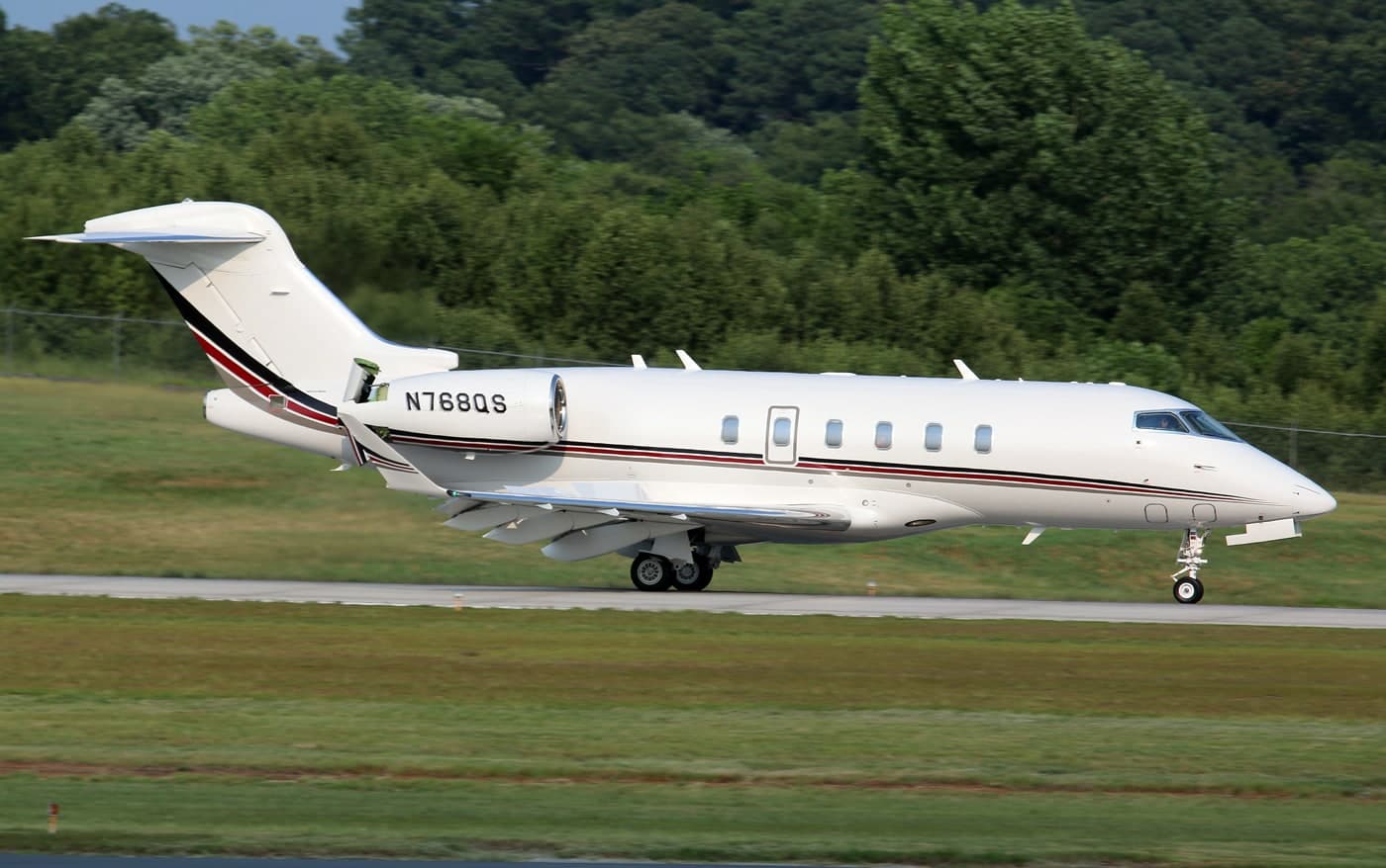 N768QS — Bombardier