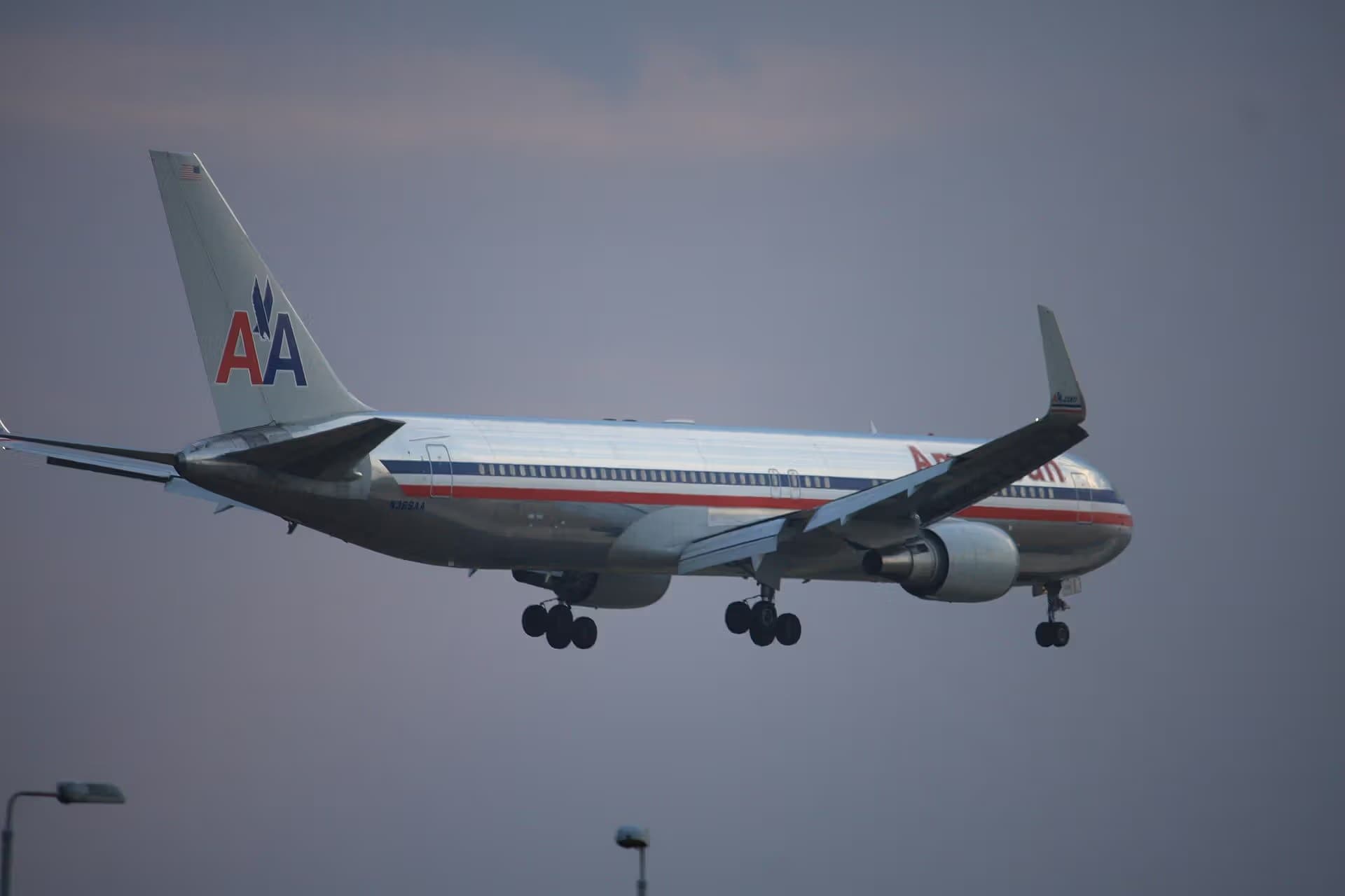 N389AA — Boeing