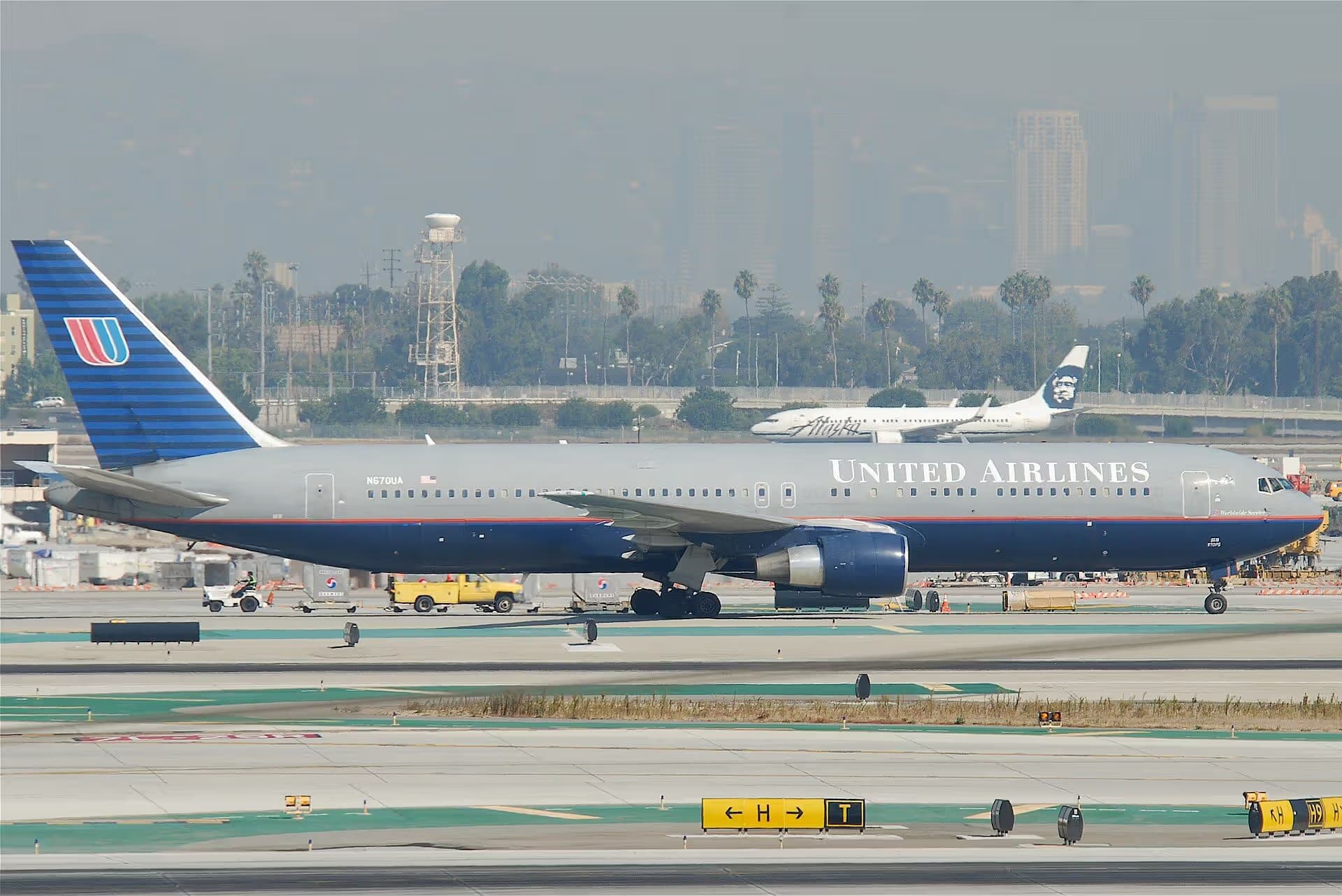 N670UA — Boeing