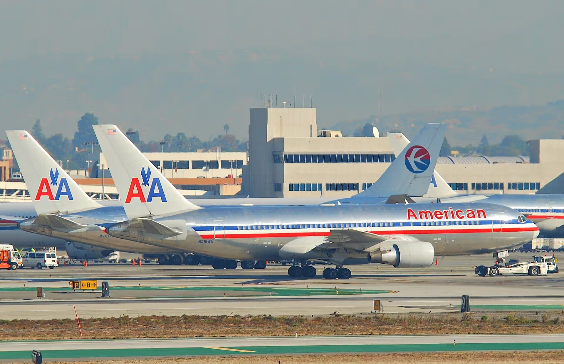 N319AA — Boeing