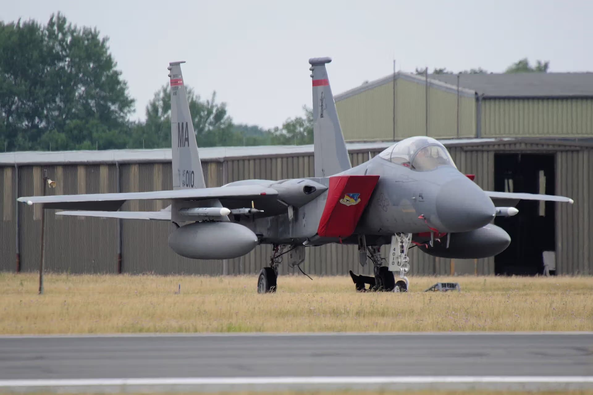 Unidentified — Twin-engine aircraft