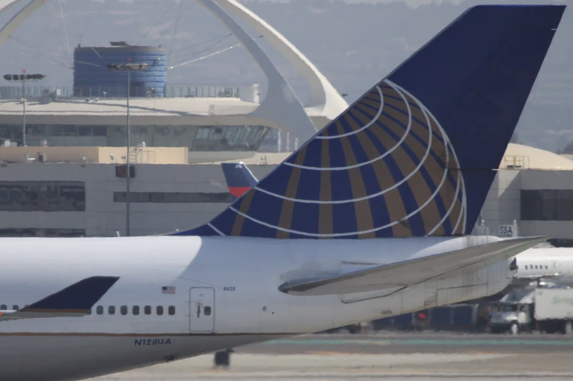 N128UA — Aircraft