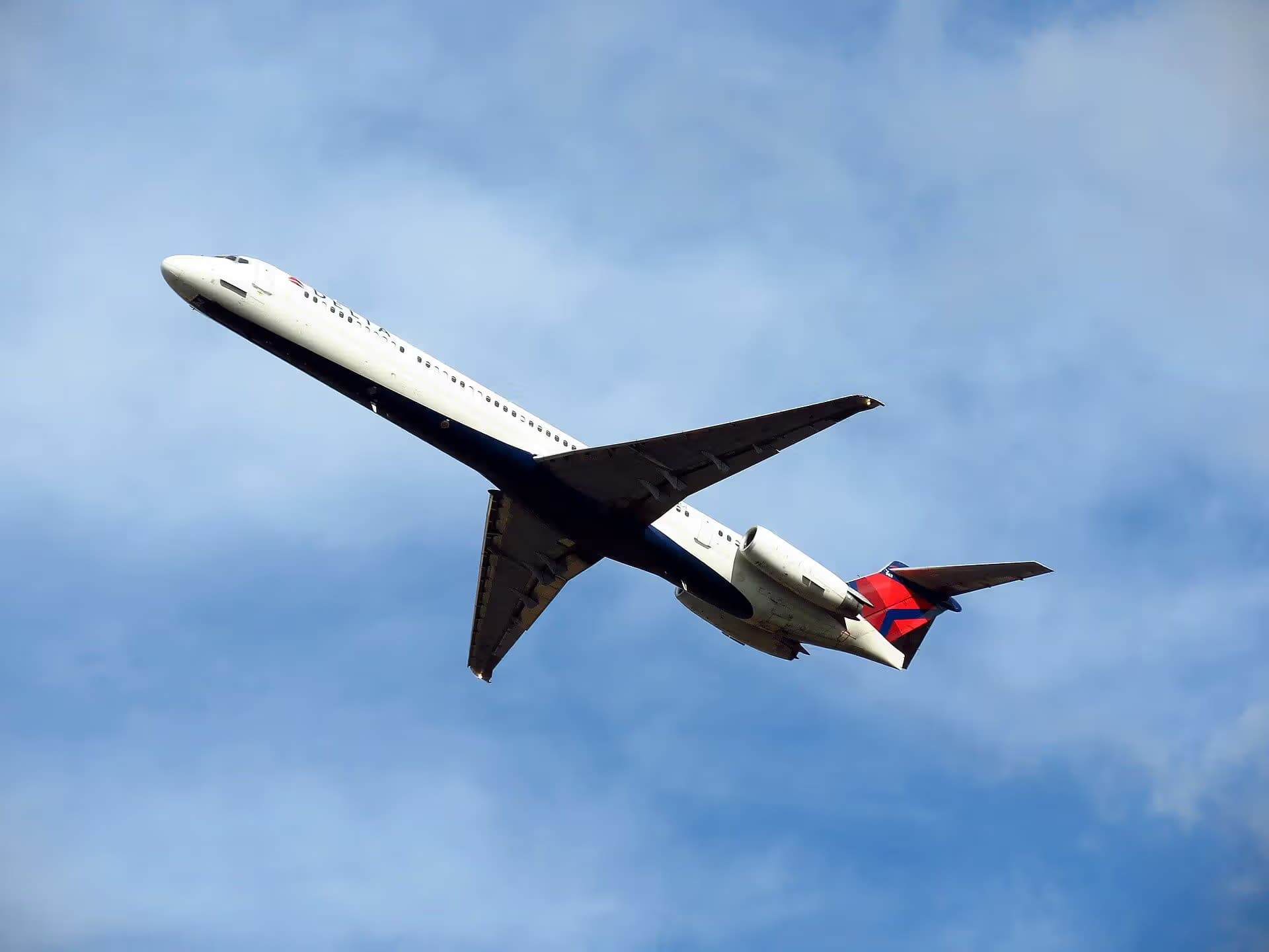 N963DL — Twin-engine aircraft
