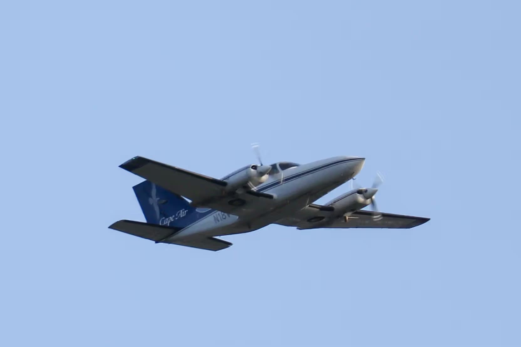 N18VV — Twin-engine aircraft