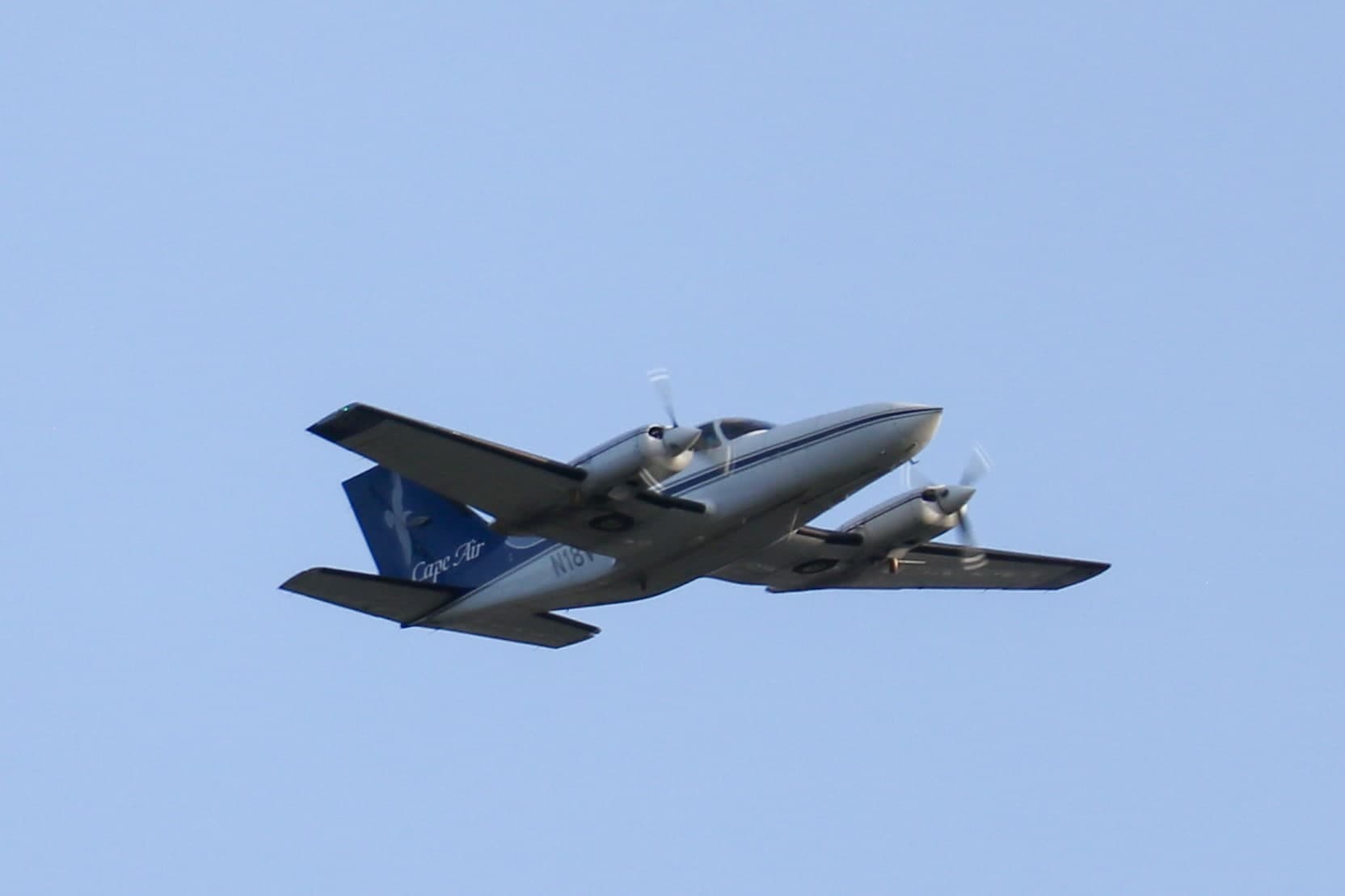 N18VV — Twin-engine aircraft