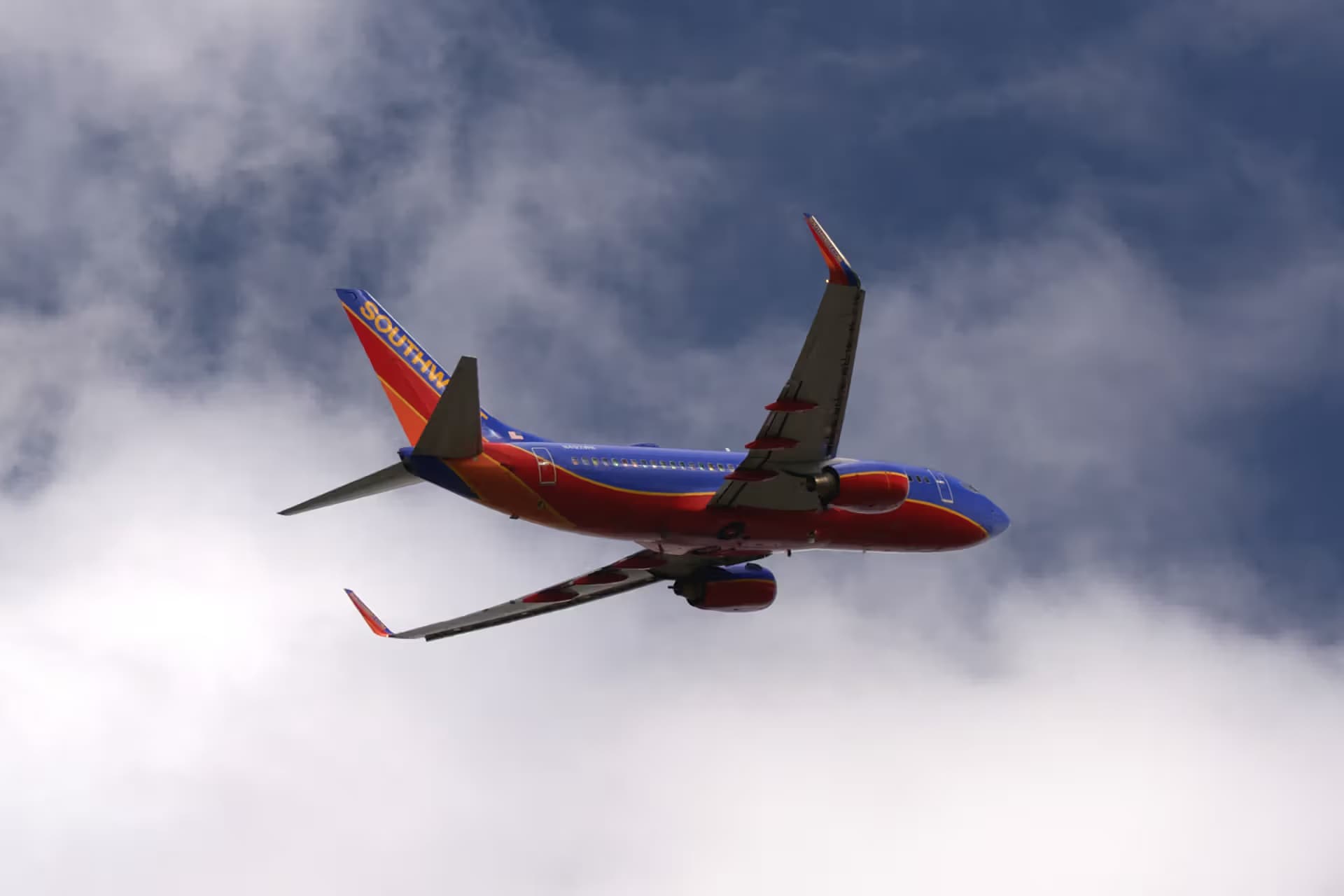 N942WN — Twin-engine aircraft