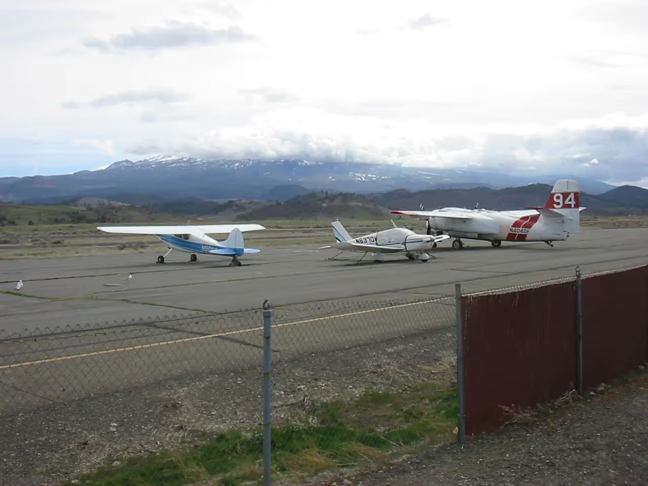 N404DF — Twin-engine aircraft
