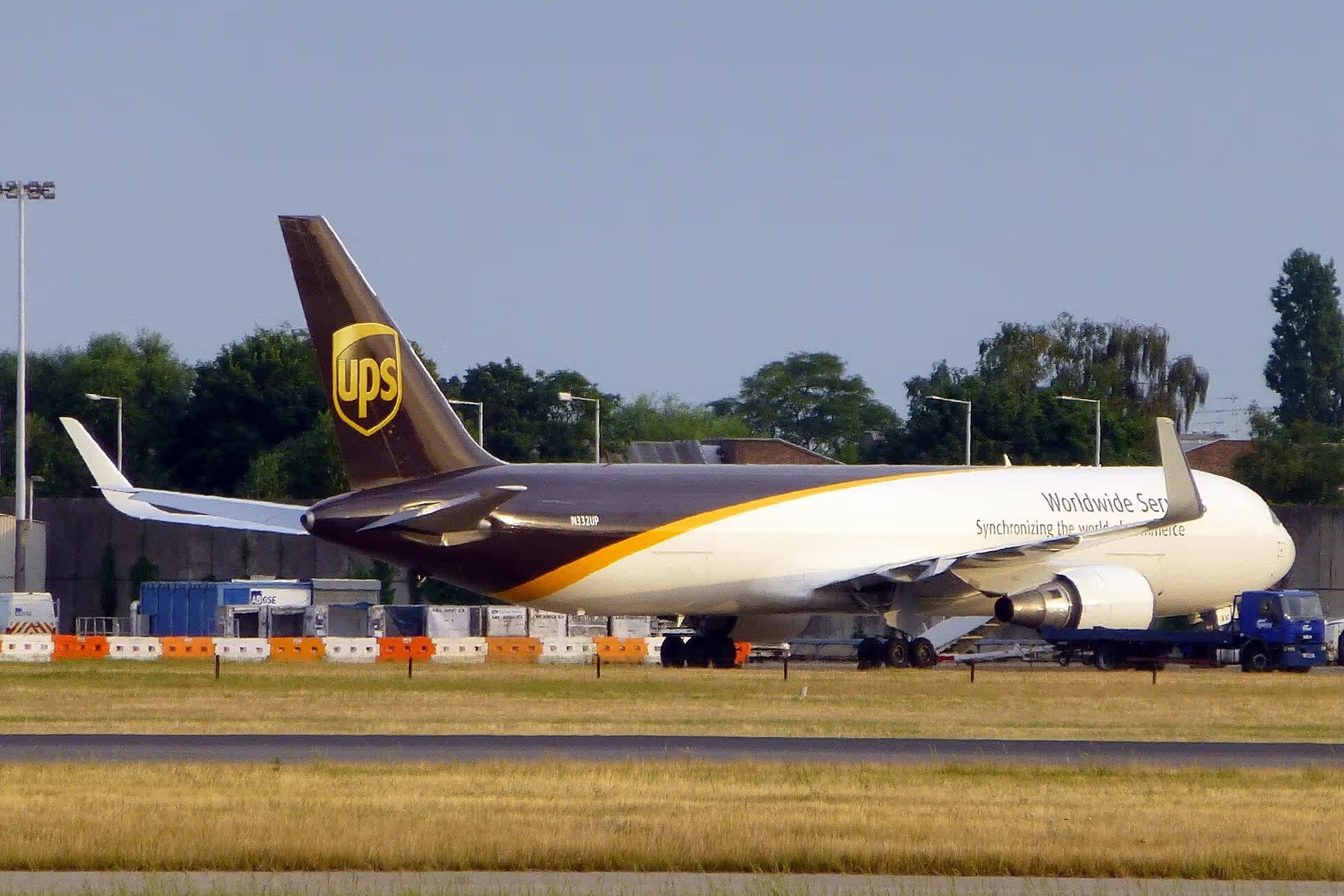 N332UP — Twin-engine aircraft
