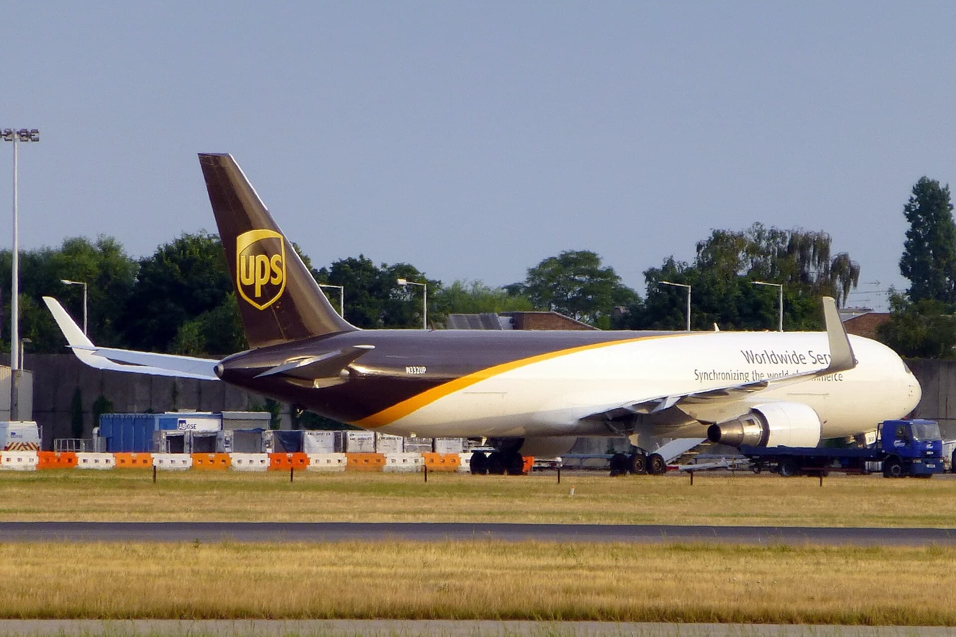 N332UP — Twin-engine aircraft