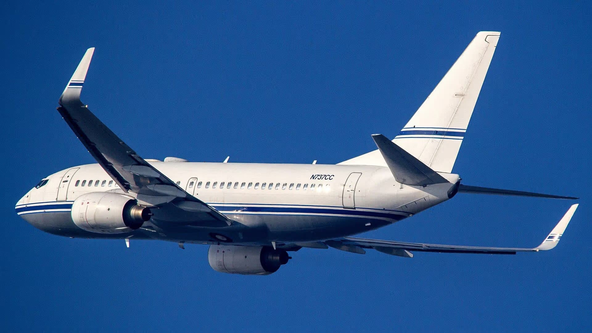 N737CC — Twin-engine aircraft