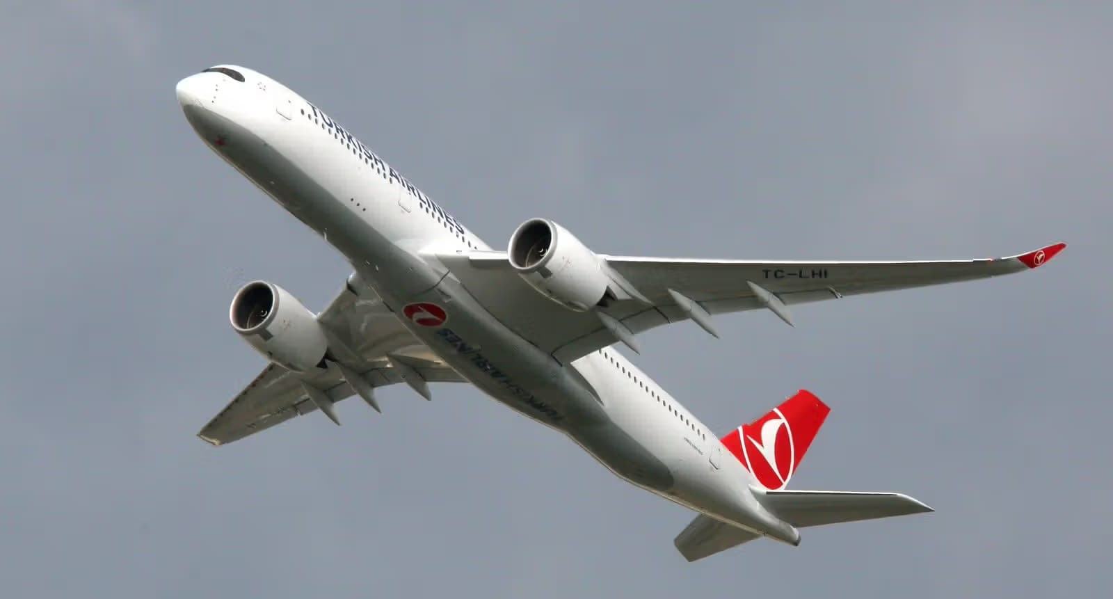 TC-LHI — Twin-engine aircraft