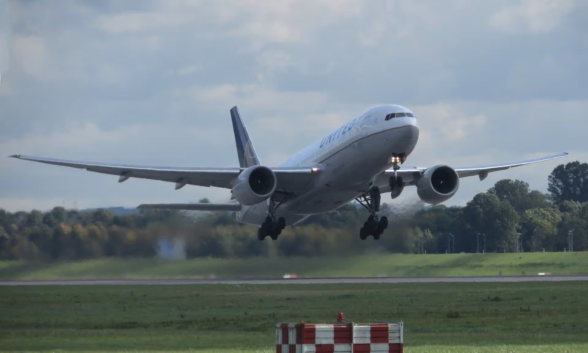 N222UA — Boeing at Munich Airport