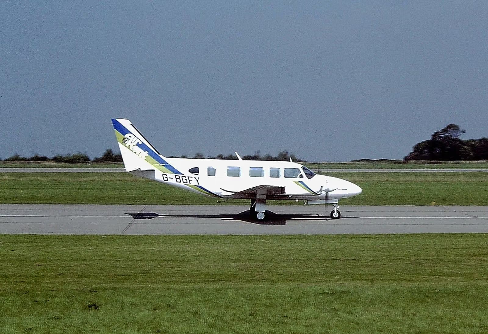 G-BGFY — Twin-engine aircraft