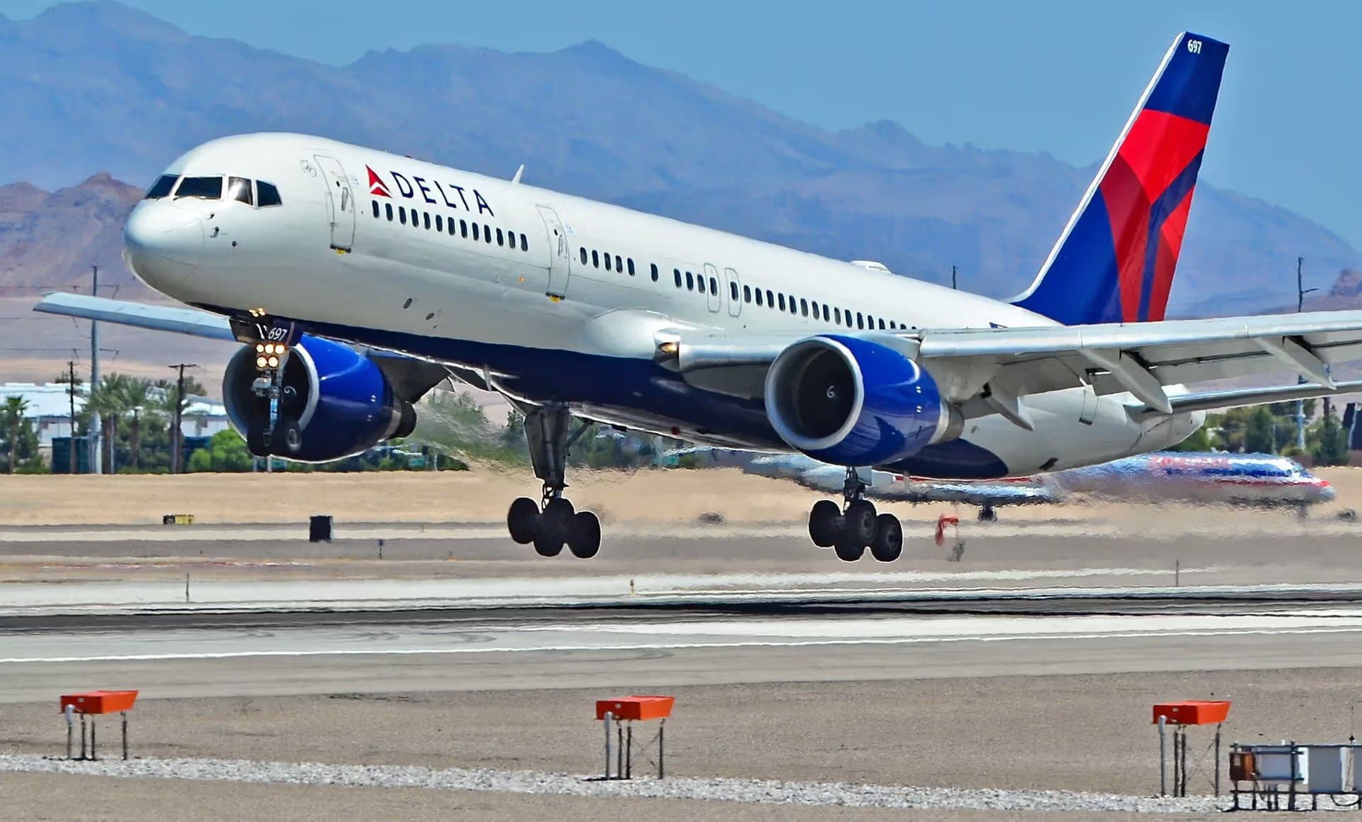 N697DL — Twin-engine aircraft